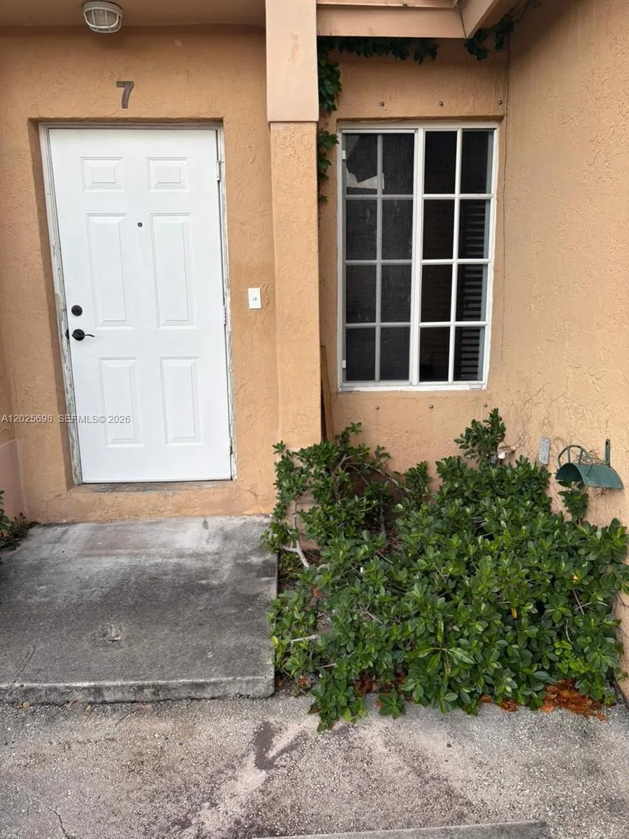 117 SE 3rd Ave # 7, Hallandale Beach, FL 33009