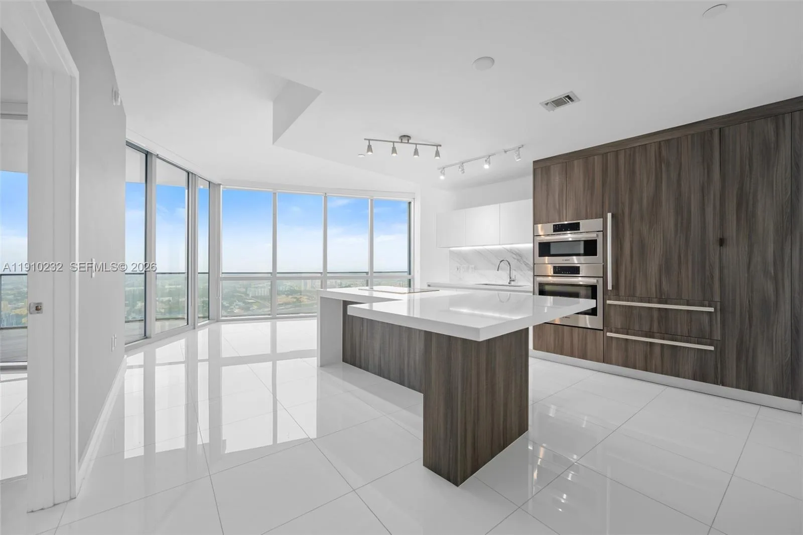 Paramount Miami Worldcenter Unit 4204 at 851 NE 1st Ave # 4204, Miami FL 33132 — photo 1