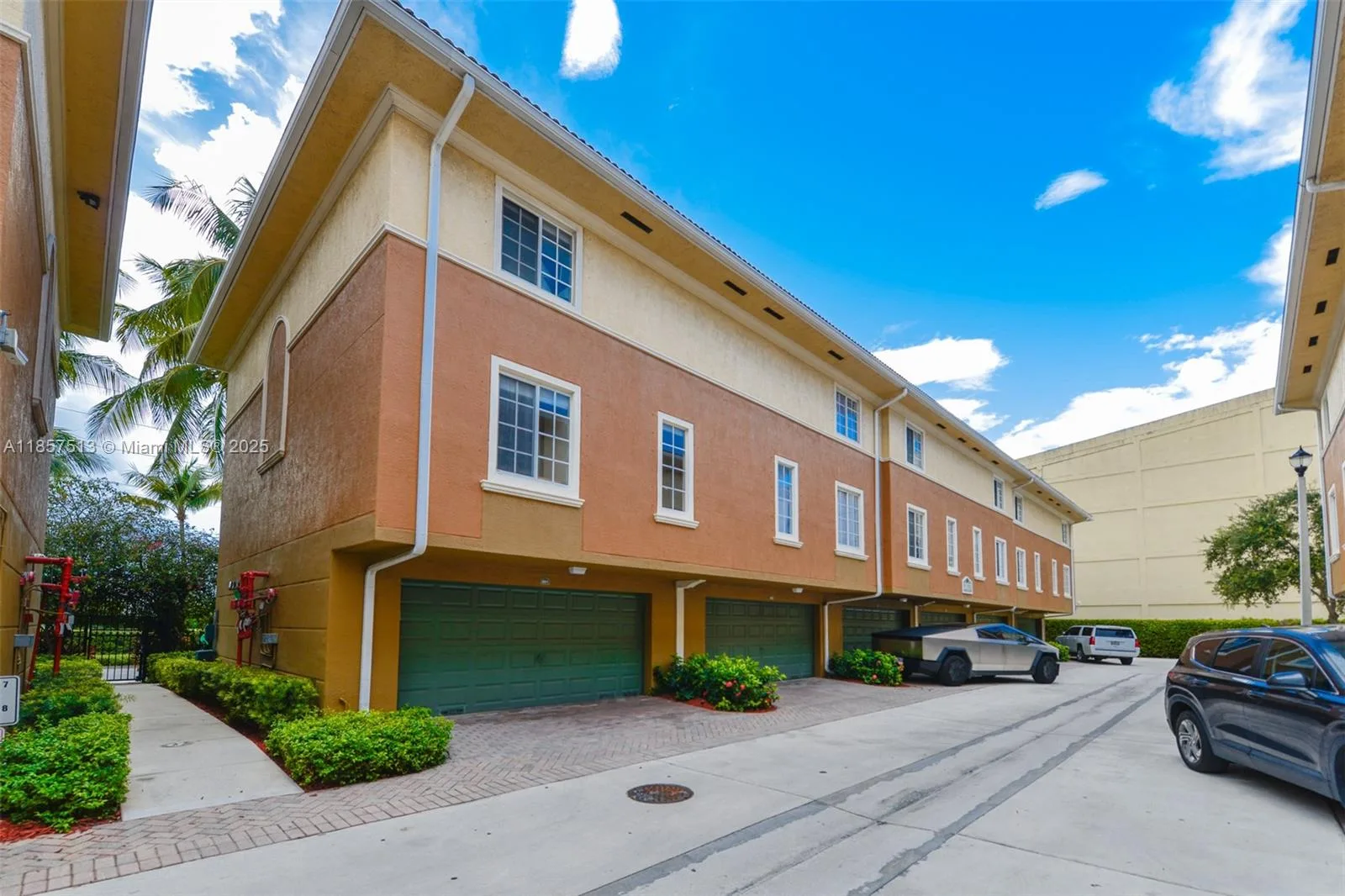 2811 NE 185th St # 801, Aventura, FL 33180 photo 2