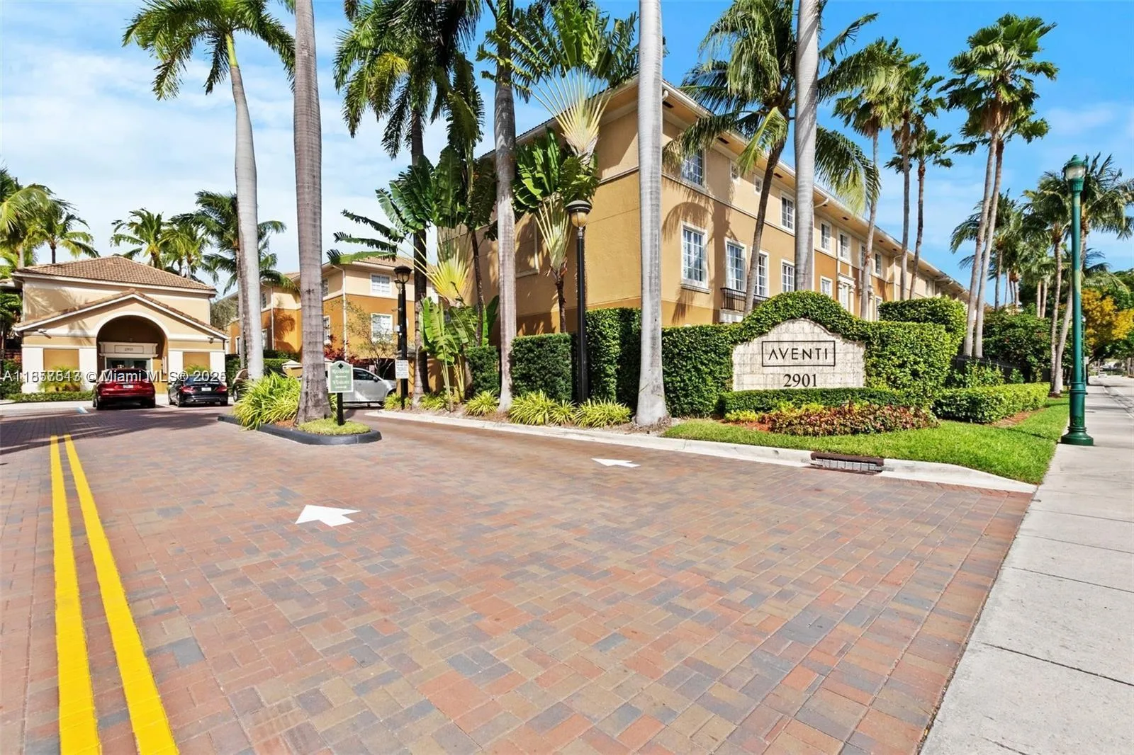 2811 NE 185th St # 801, Aventura, FL 33180 photo 3