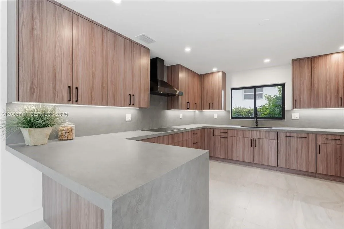 1215 NE 110th St, Miami, FL 33161 photo 10