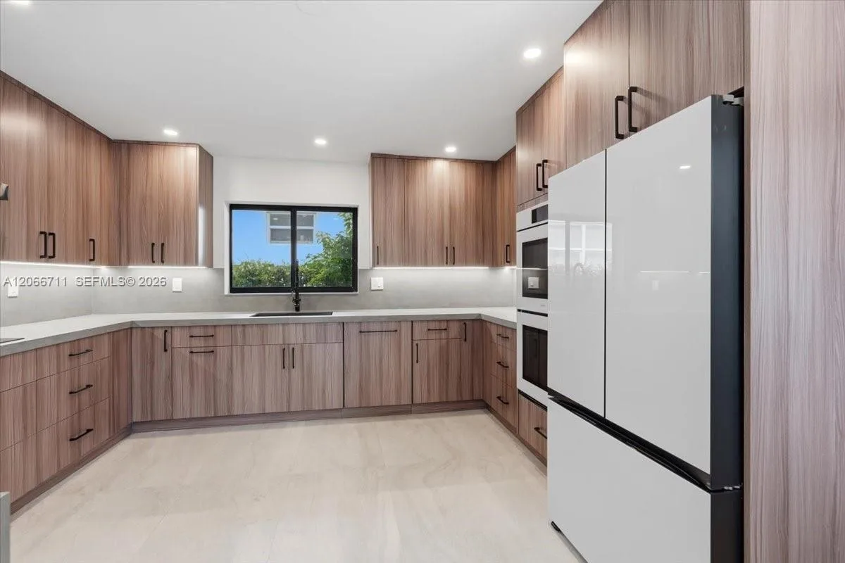 1215 NE 110th St, Miami, FL 33161 photo 13