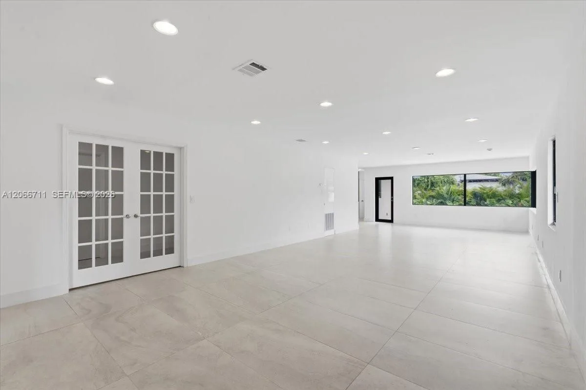 1215 NE 110th St, Miami, FL 33161 photo 3