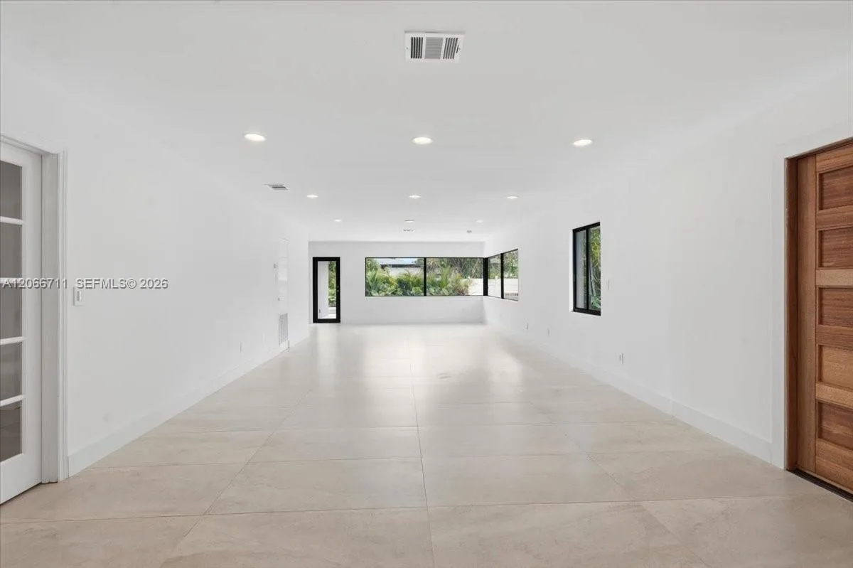 1215 NE 110th St, Miami, FL 33161 photo 4