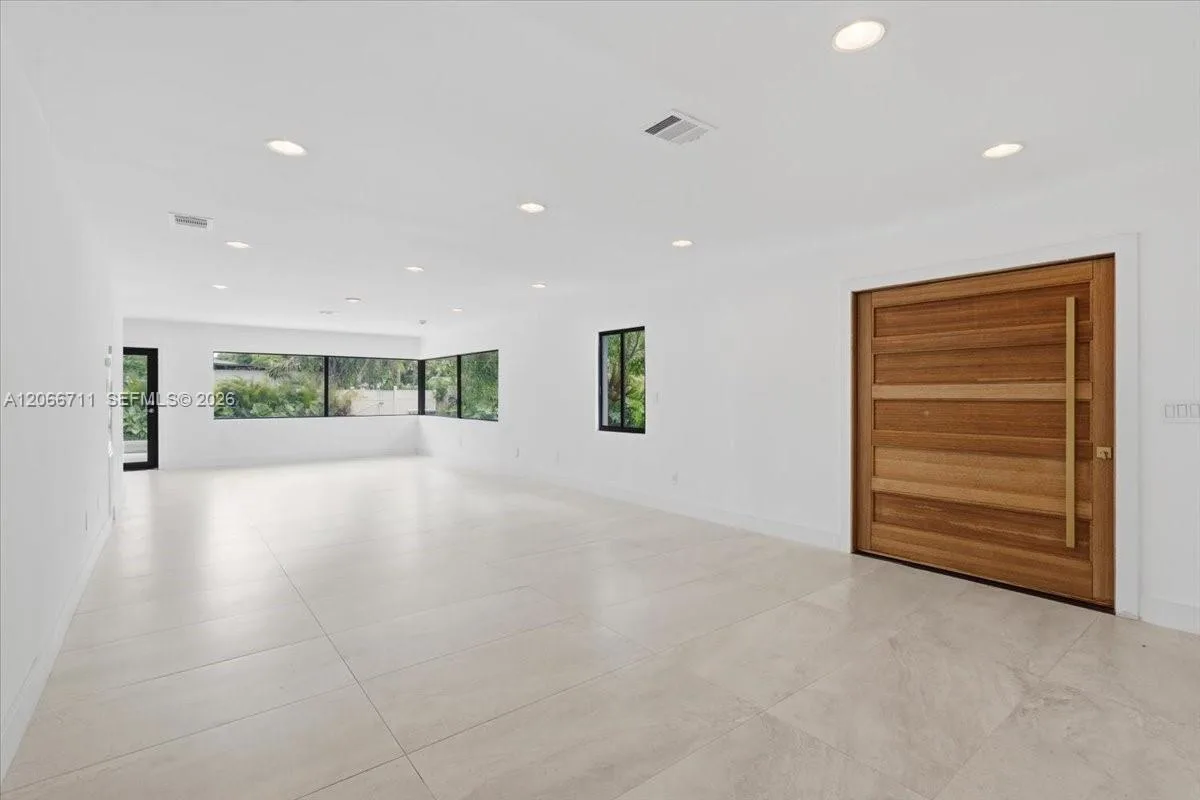 1215 NE 110th St, Miami, FL 33161 photo 5