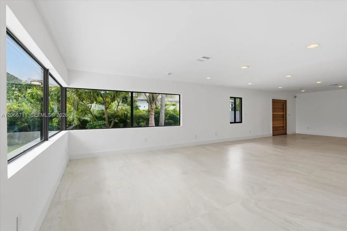 1215 NE 110th St, Miami, FL 33161 photo 6