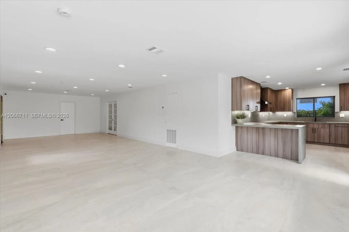 1215 NE 110th St, Miami, FL 33161 photo 7