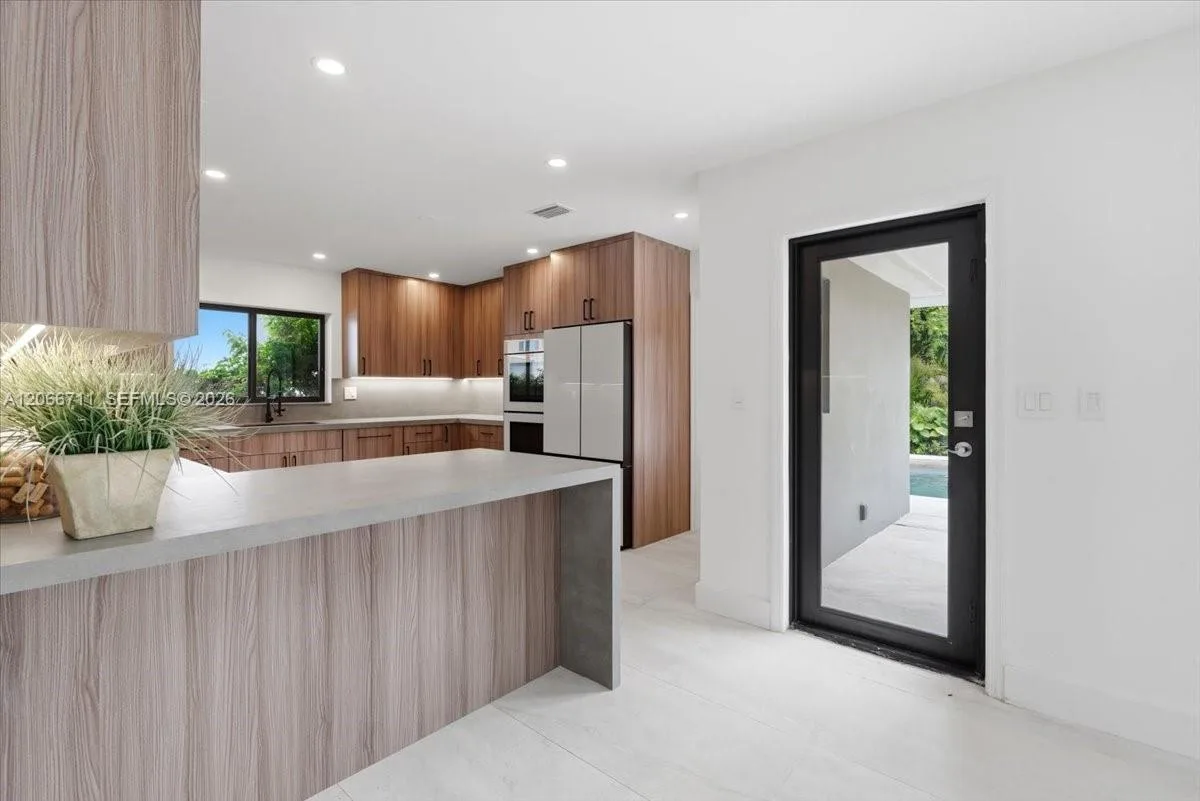 1215 NE 110th St, Miami, FL 33161 photo 9
