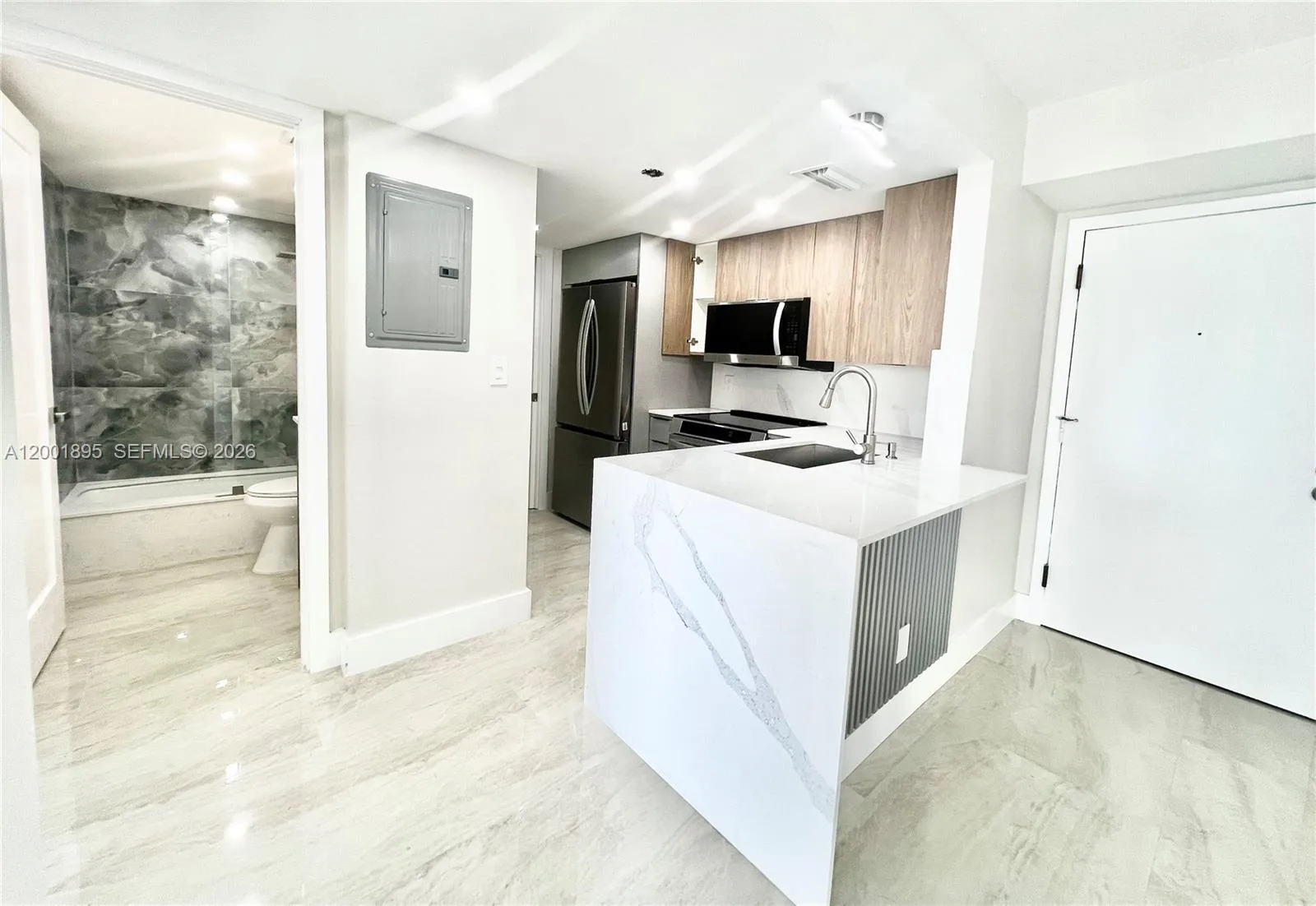 770 Claughton Island Dr # 2105, Miami, FL 33131 photo 2