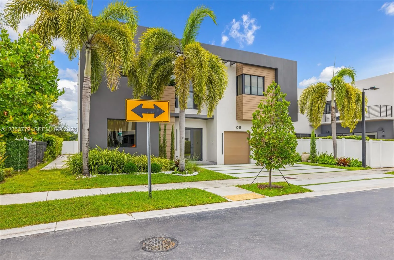 7541 NW 100th Ave, Doral, FL 33178