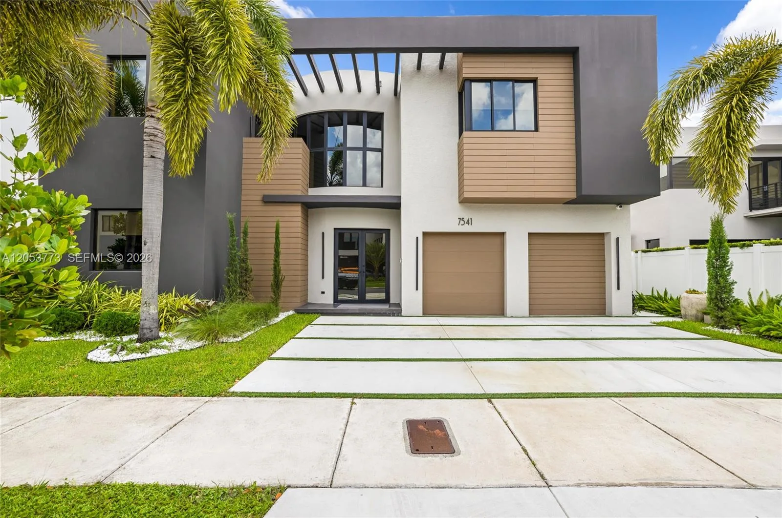 7541 NW 100th Ave, Doral, FL 33178 photo 2