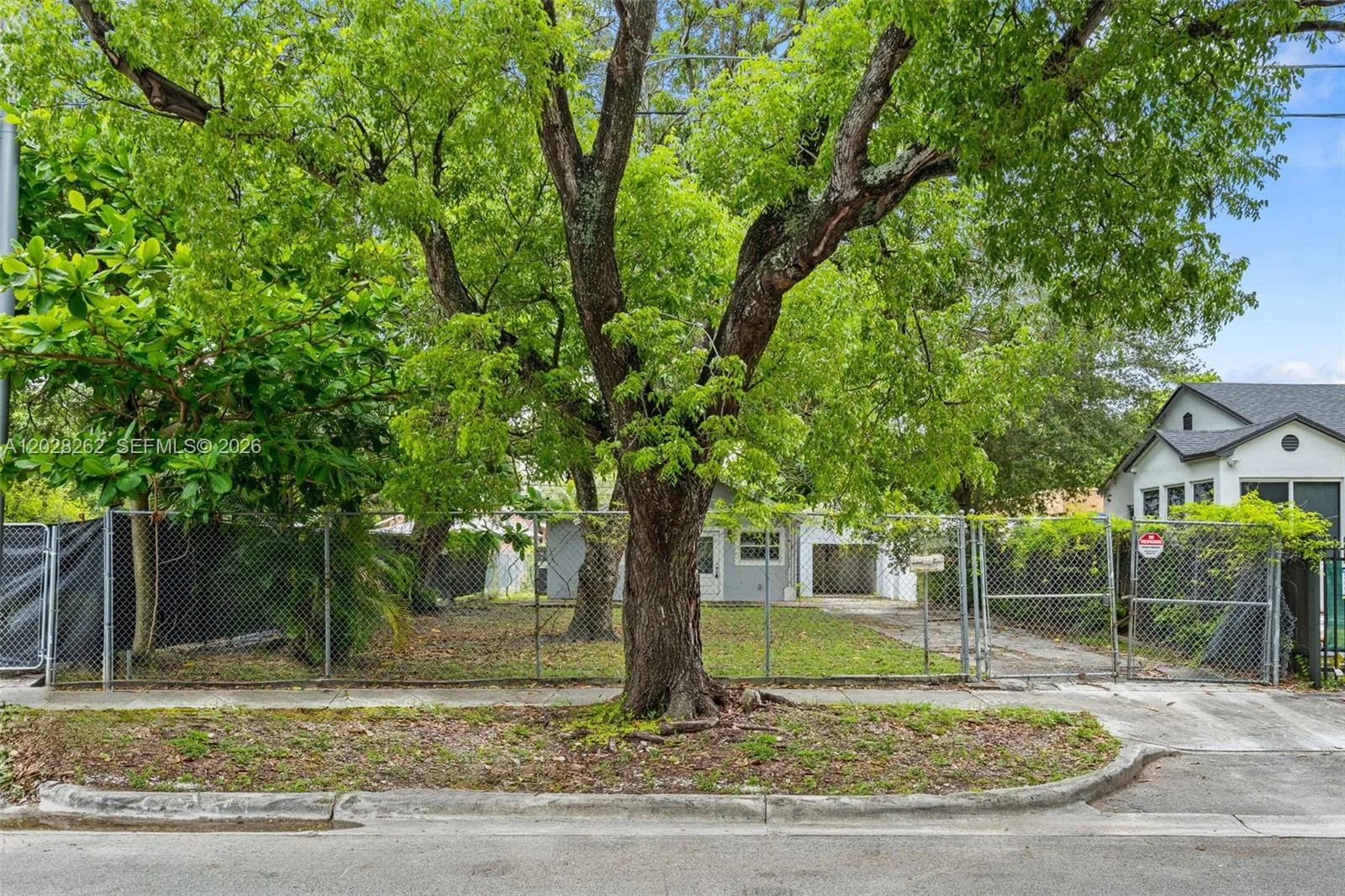 352 NW 41st St, Miami, FL 33127 photo 2