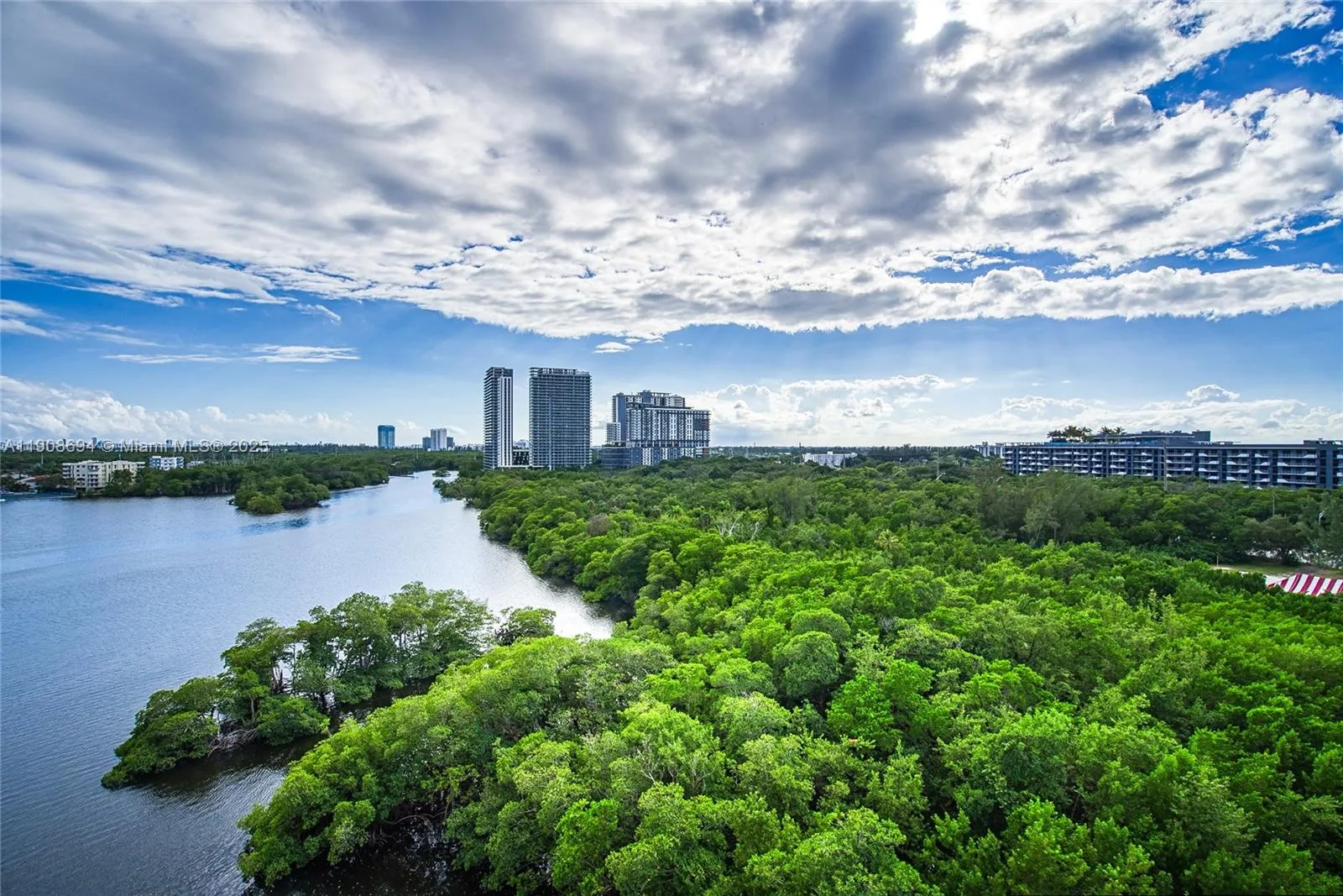 17111 Biscayne Blvd # 902, North Miami Beach, FL 33160
