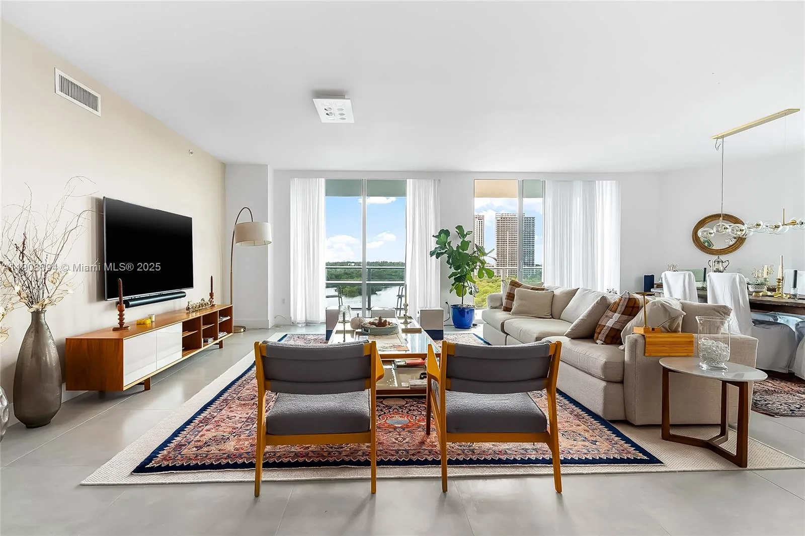 17111 Biscayne Blvd # 902, North Miami Beach, FL 33160 photo 3