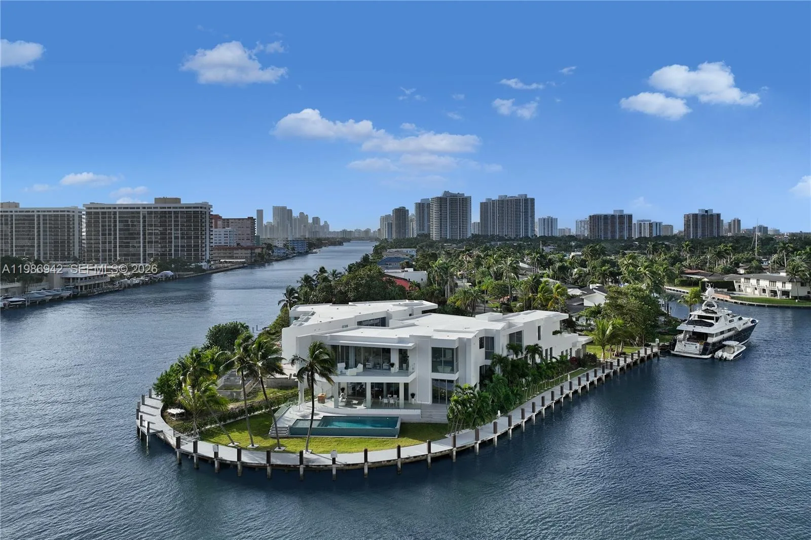 501 Palm Dr, Hallandale Beach, FL 33009 photo 2