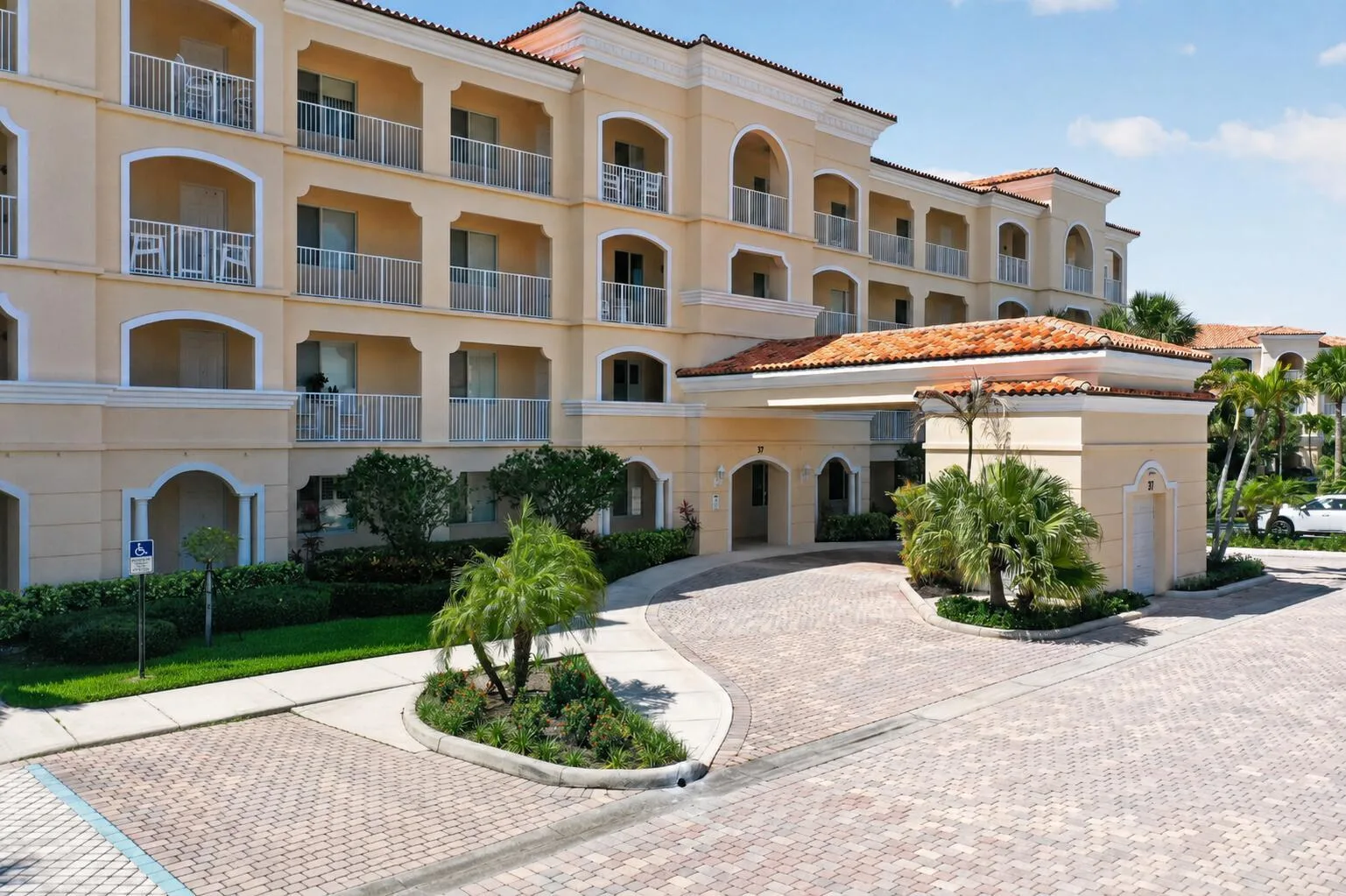 37 E Harbour Isle Dr Drive E # 106, Fort Pierce, FL 34949 photo 2