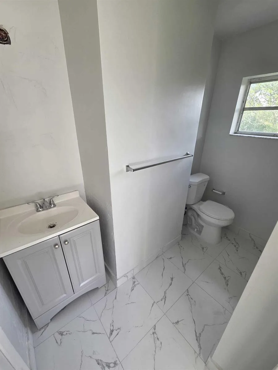 2455 NW 207th Street, Miami Gardens, FL 33056 photo 4