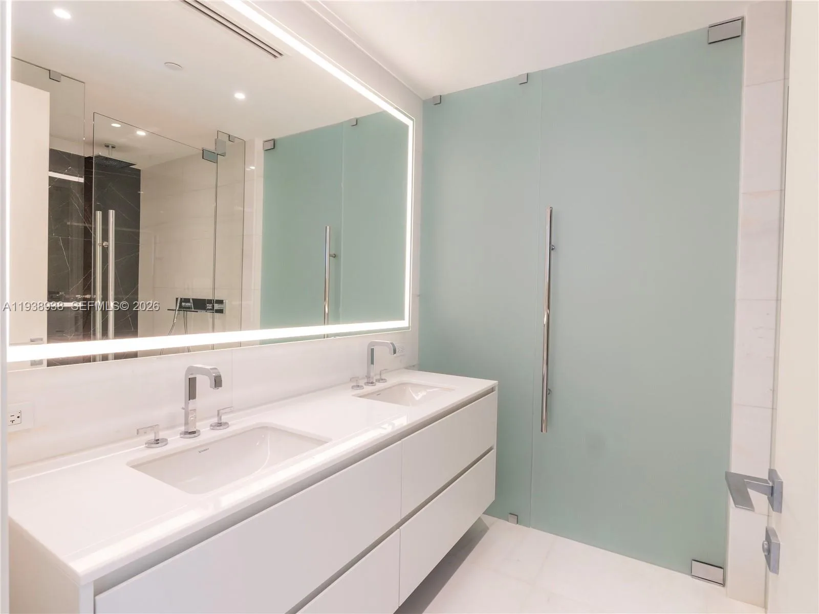 300 Biscayne Boulevard Way # 4305W, Miami, FL 33131 photo 10