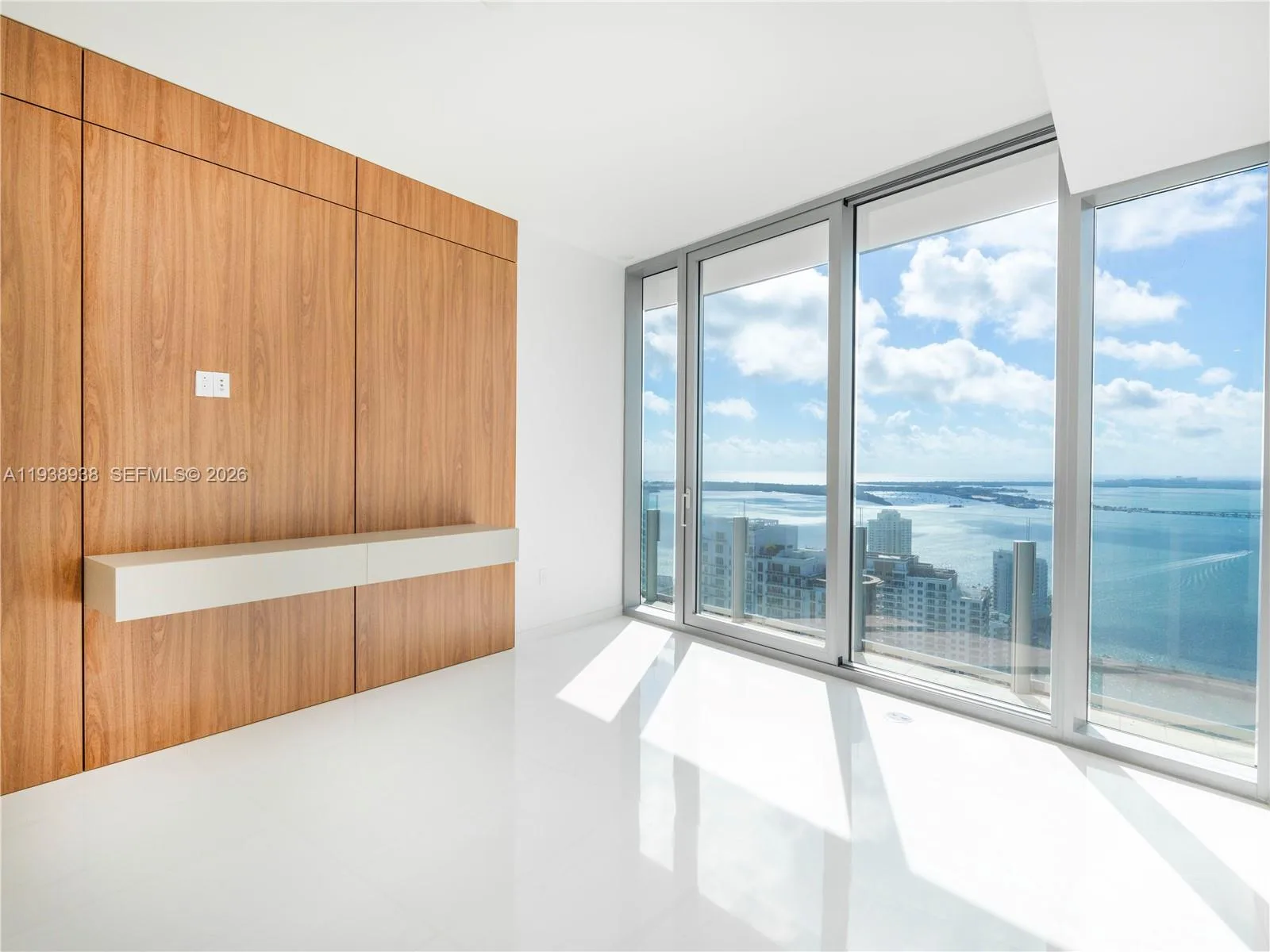 300 Biscayne Boulevard Way # 4305W, Miami, FL 33131 photo 7