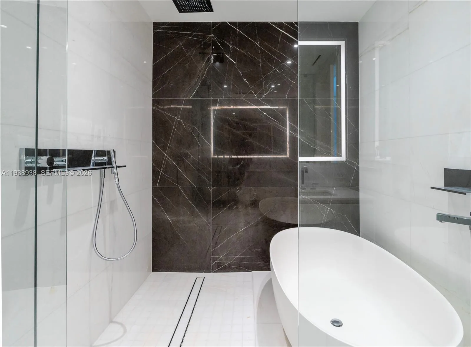 300 Biscayne Boulevard Way # 4305W, Miami, FL 33131 photo 9