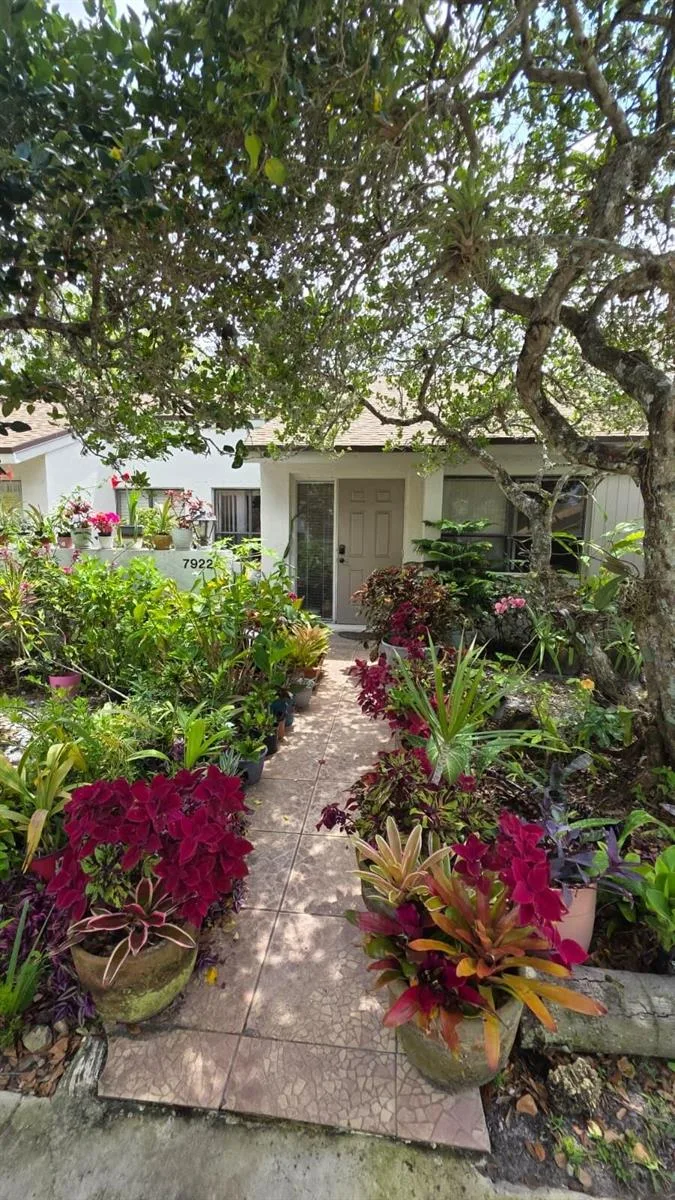 7922 NW 10th Street, Plantation, FL 33322