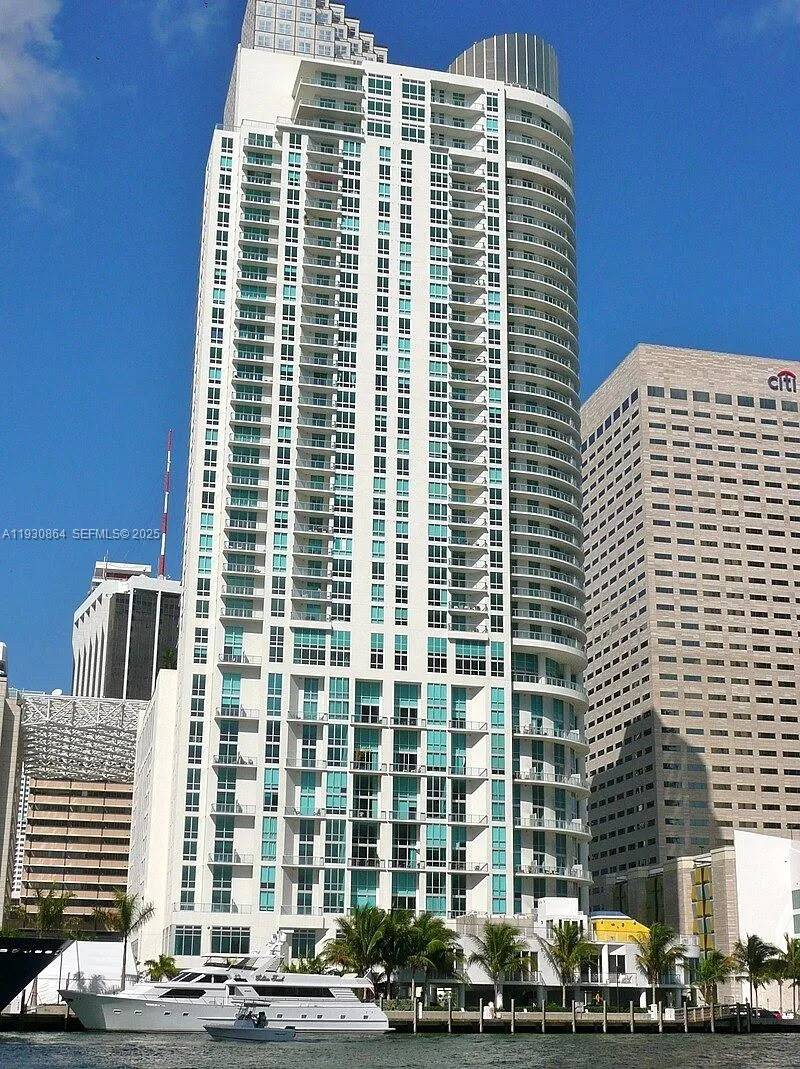 300 S Biscayne Blvd # T-3201, Miami, FL 33131