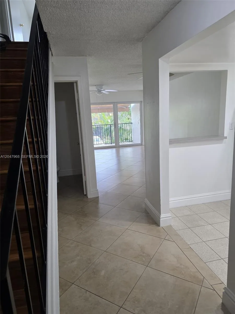 40 NW 87th Ave # D201, Miami, FL 33172 photo 2