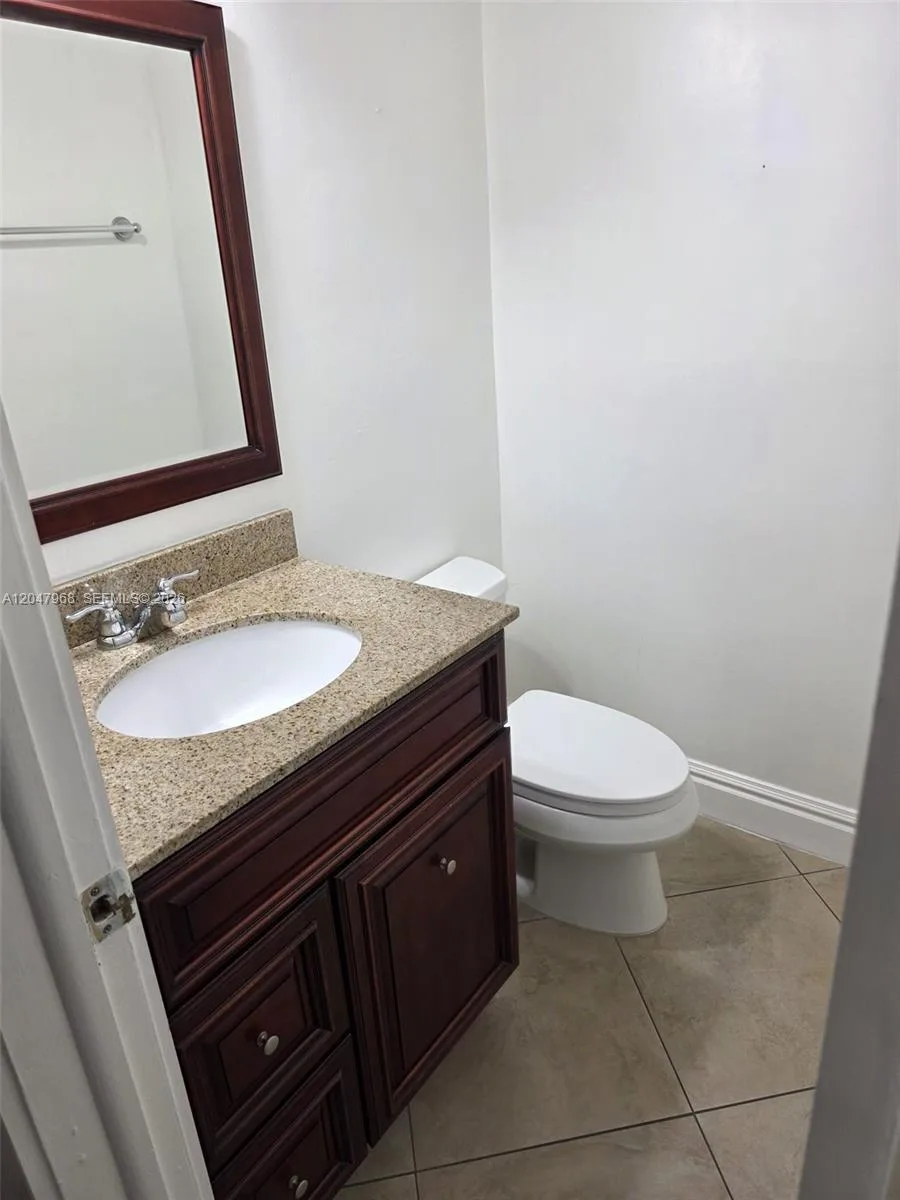 40 NW 87th Ave # D201, Miami, FL 33172 photo 5