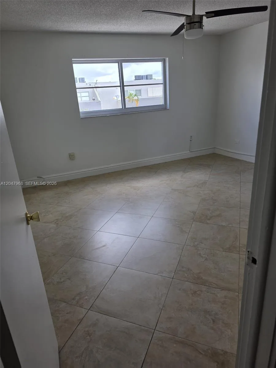 40 NW 87th Ave # D201, Miami, FL 33172 photo 6