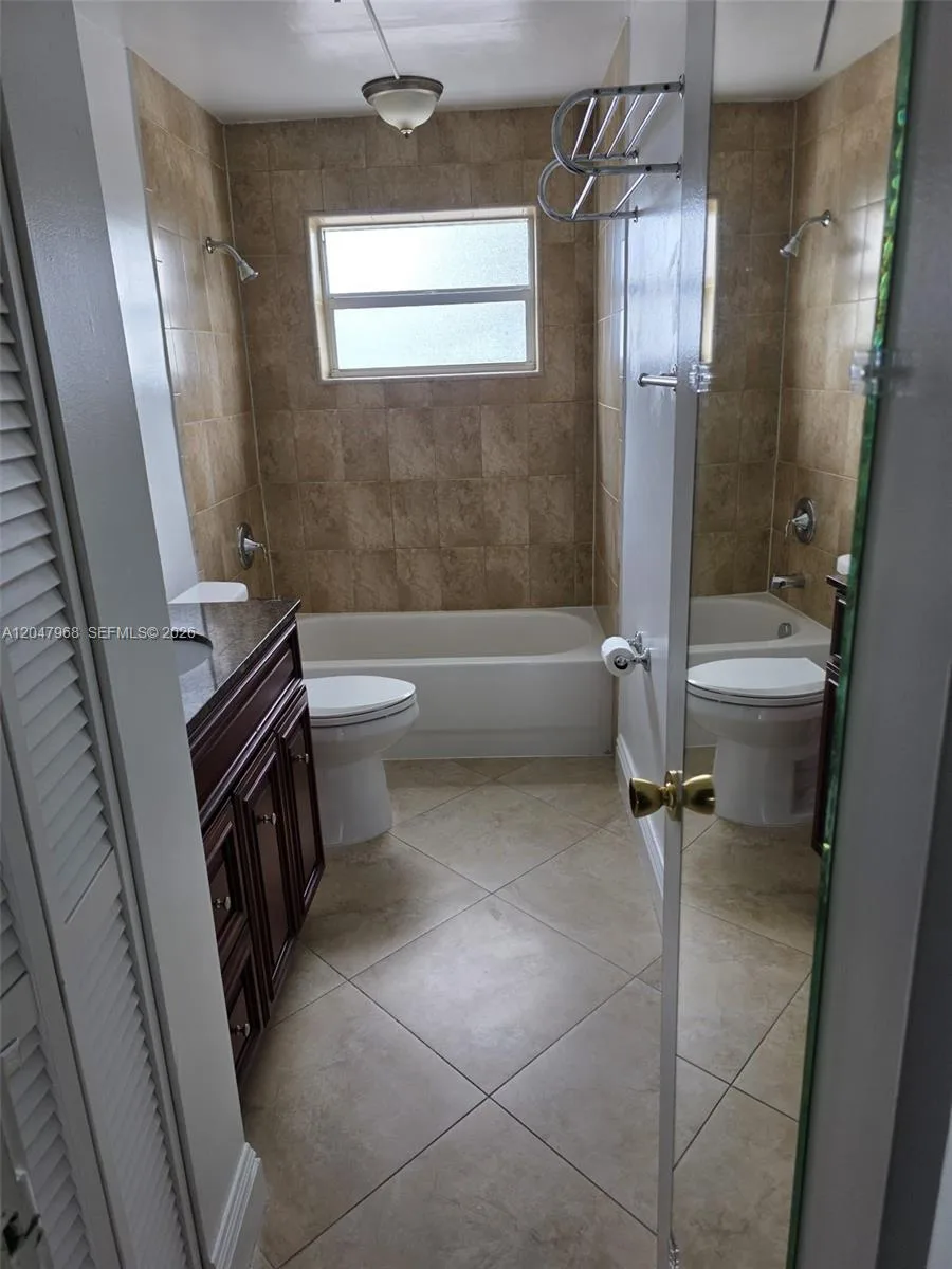 40 NW 87th Ave # D201, Miami, FL 33172 photo 7