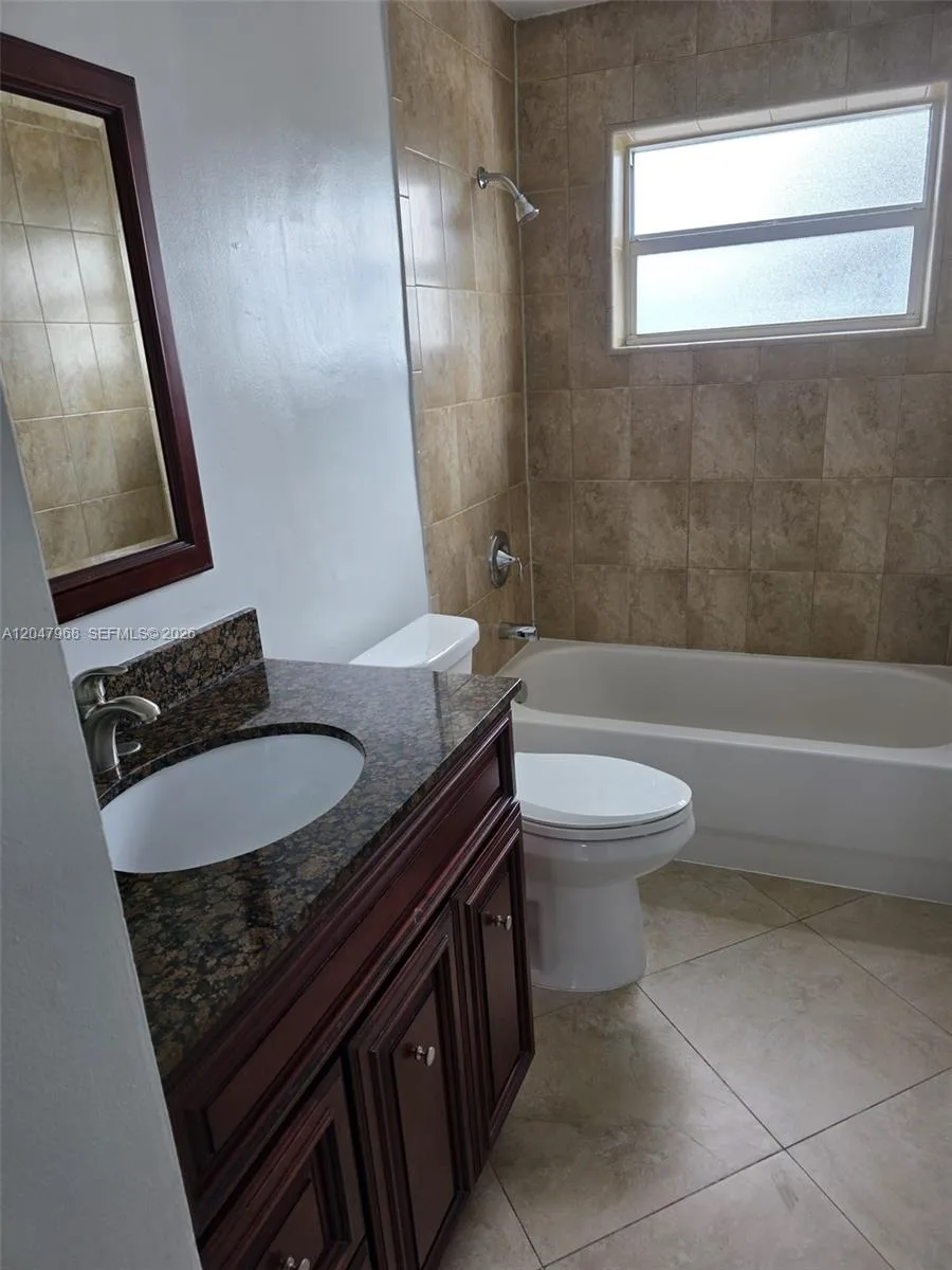 40 NW 87th Ave # D201, Miami, FL 33172 photo 8