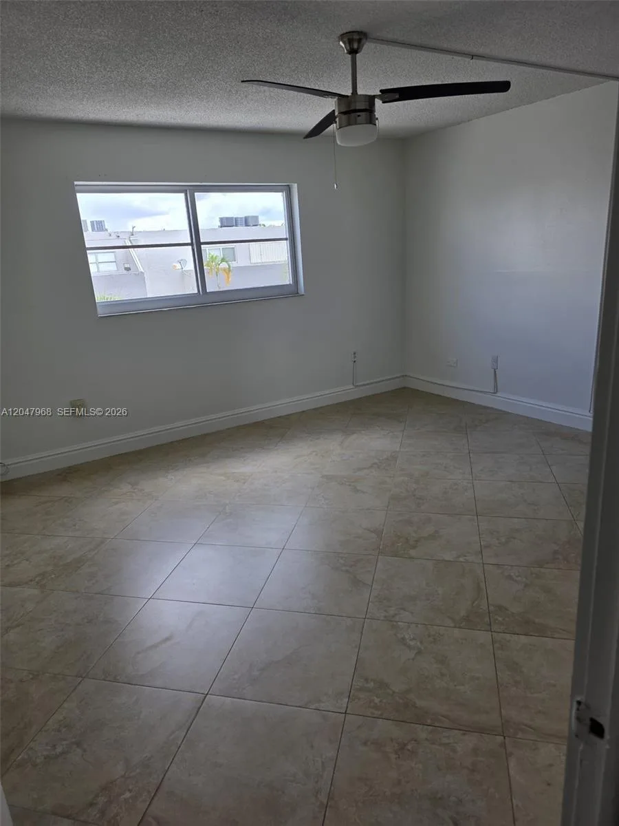 40 NW 87th Ave # D201, Miami, FL 33172 photo 9