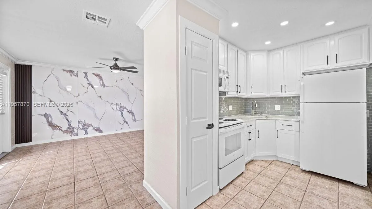 170 Poinsettia CIR NE, Port Charlotte, FL 33952 photo 10