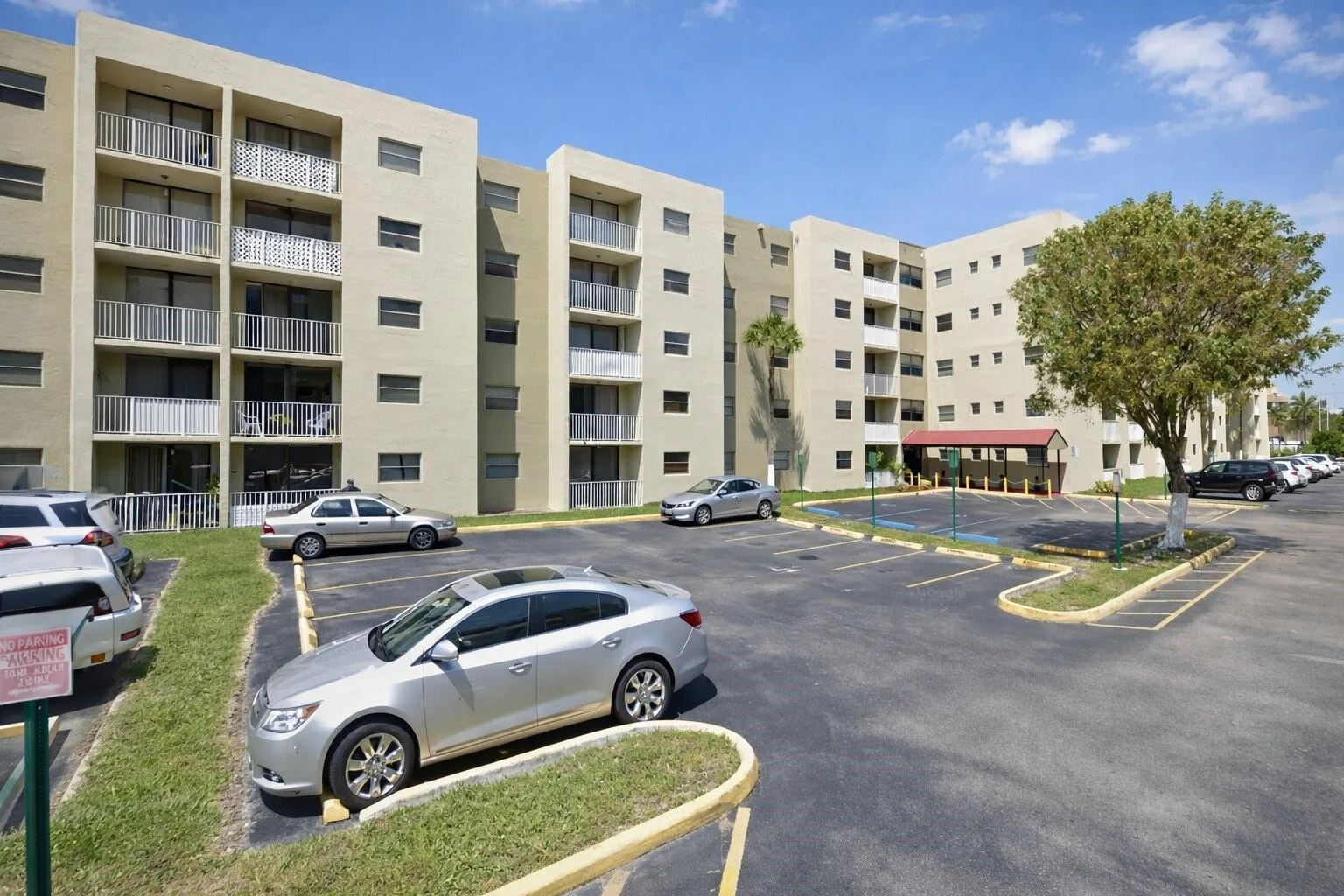 8185 NW 7th Street # 214, Miami, FL 33126