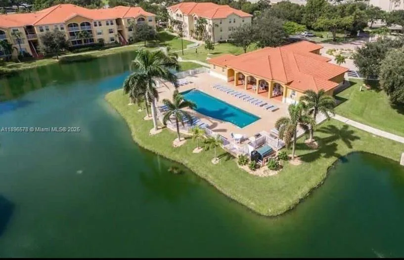 4105 Residence DR # 117, Fort Myers, FL 33901 photo 3