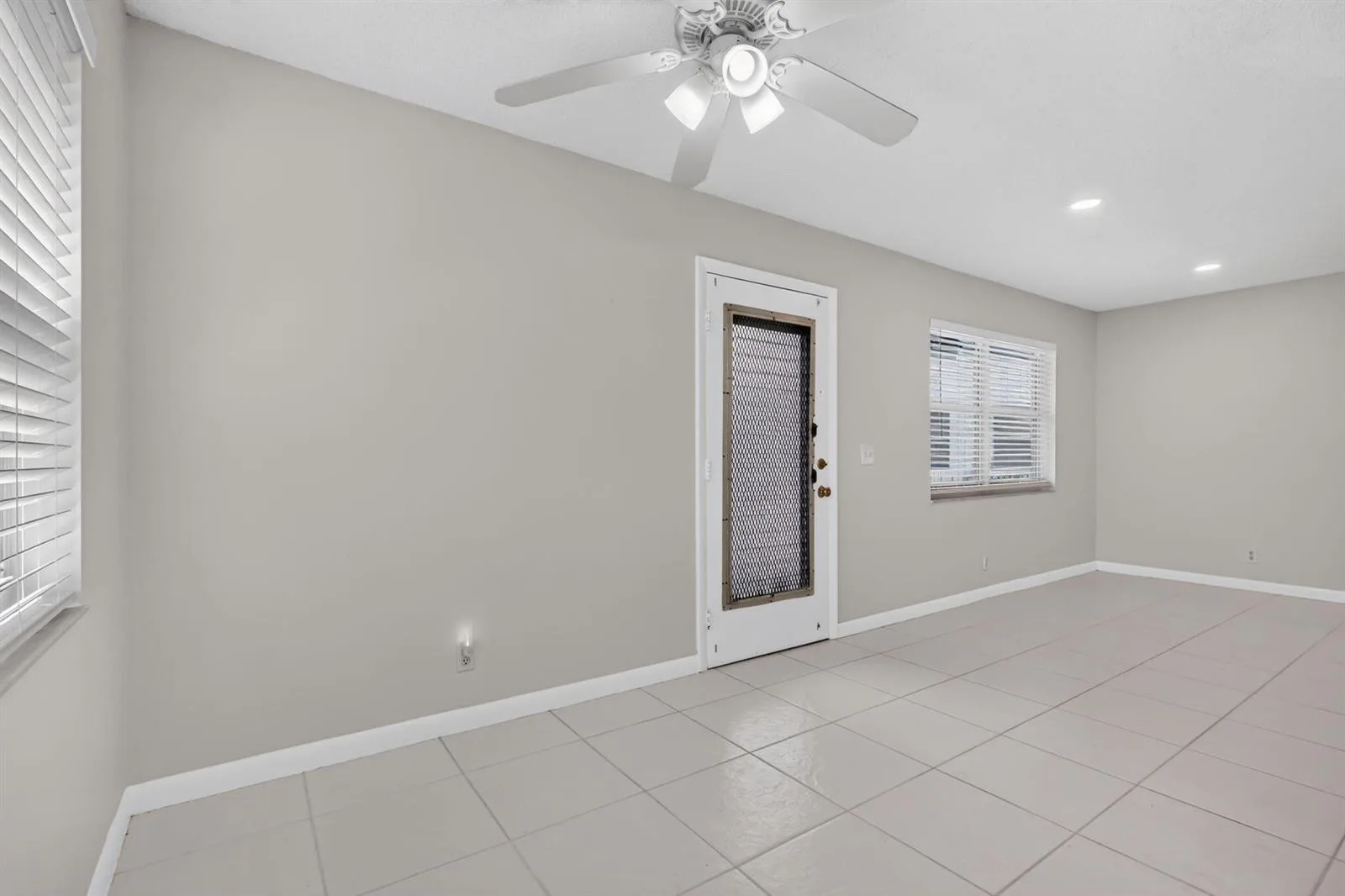 40 Burgundy A, Delray Beach, FL 33484 photo 10