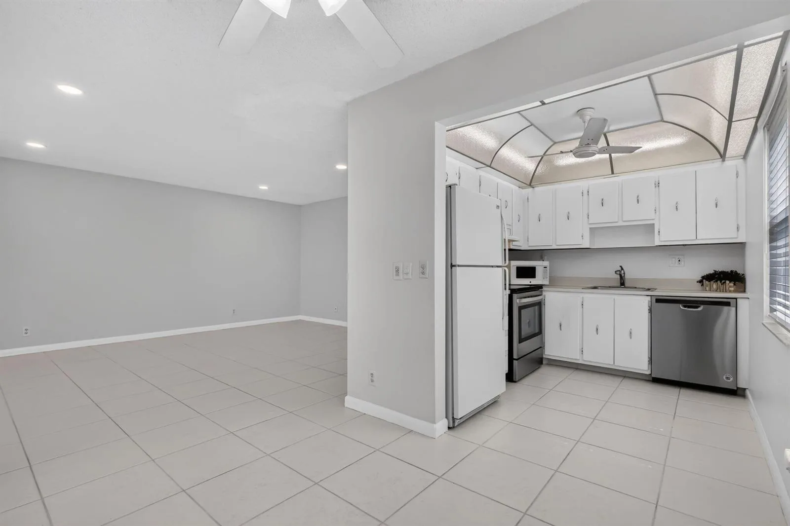 40 Burgundy A, Delray Beach, FL 33484 photo 12
