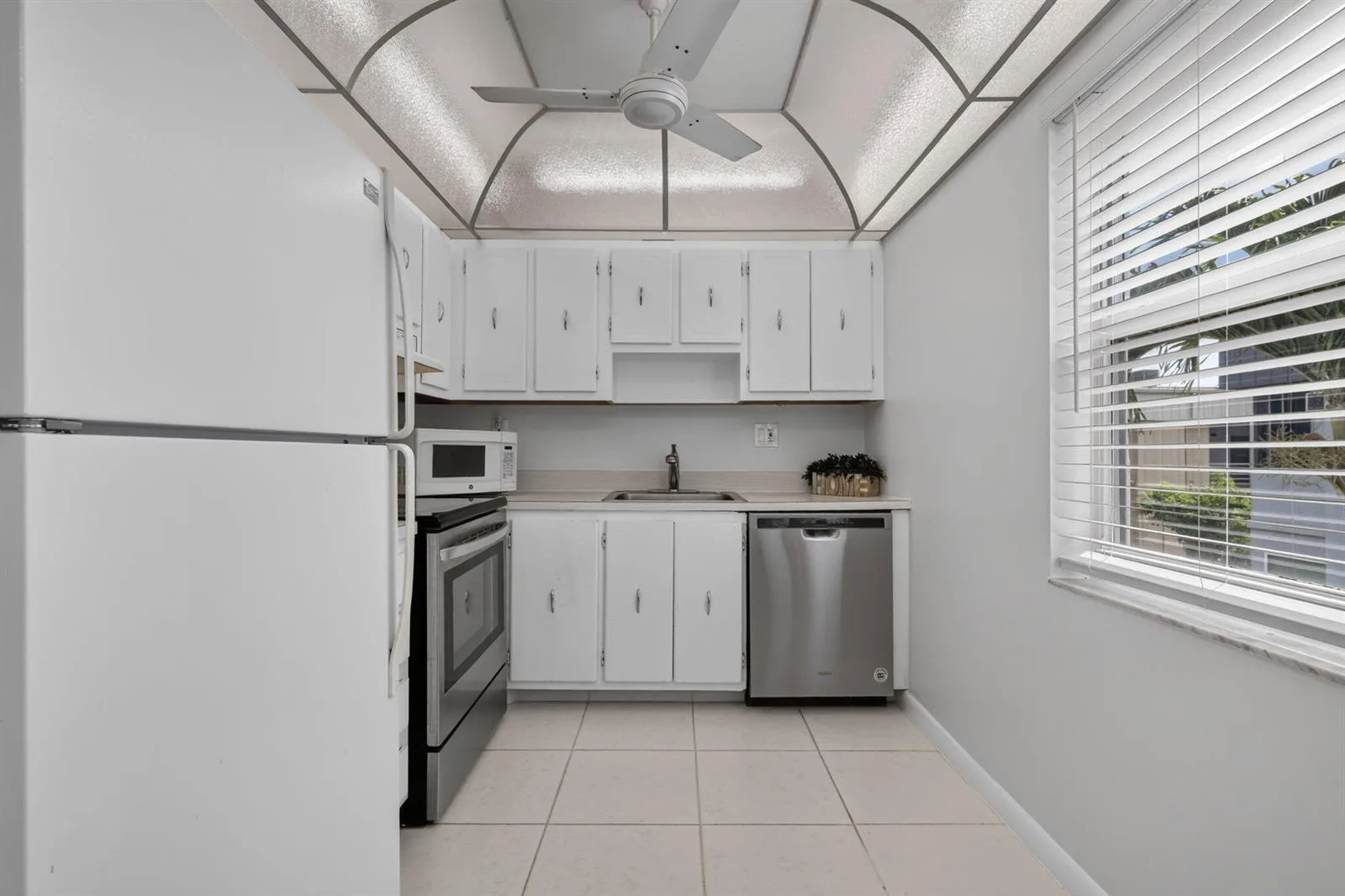 40 Burgundy A, Delray Beach, FL 33484 photo 13