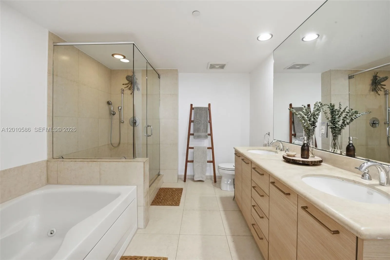 50 Biscayne Blvd # 2911, Miami, FL 33132 photo 12