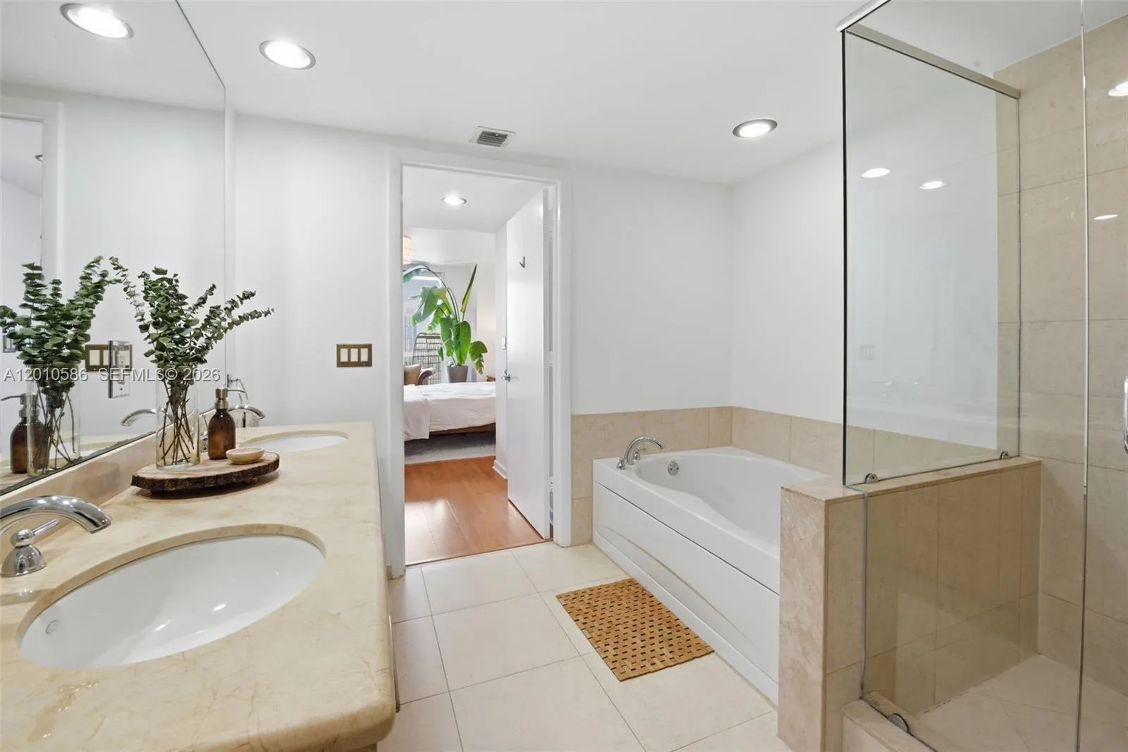 50 Biscayne Blvd # 2911, Miami, FL 33132 photo 13