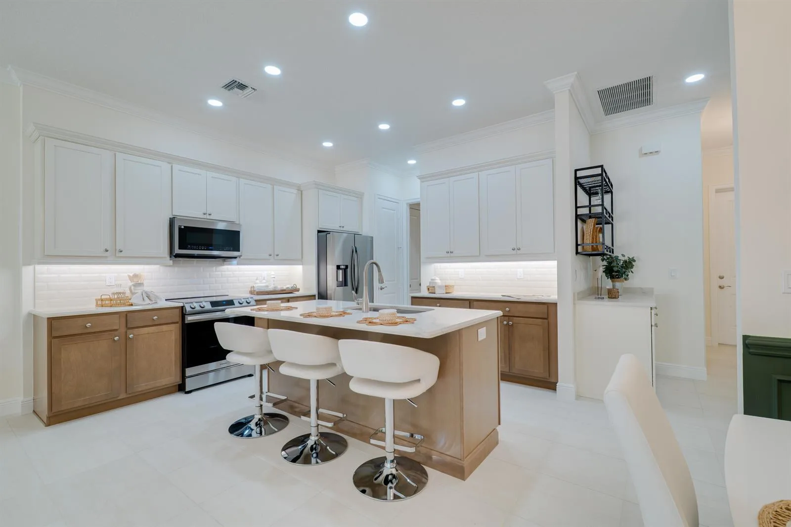 2005 Bridgepointe Circle # 98, Vero Beach, FL 32967