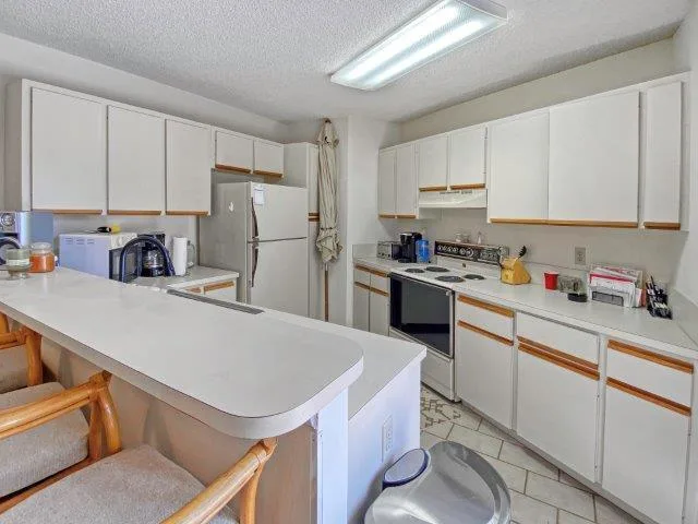 62 Springdale Circle, Palm Springs, FL 33461