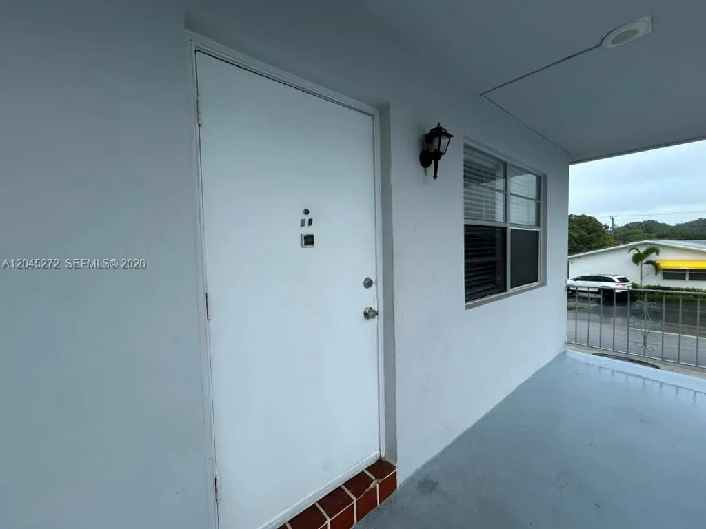 2435 Van Buren St # APT 1B, Hollywood, FL 33020