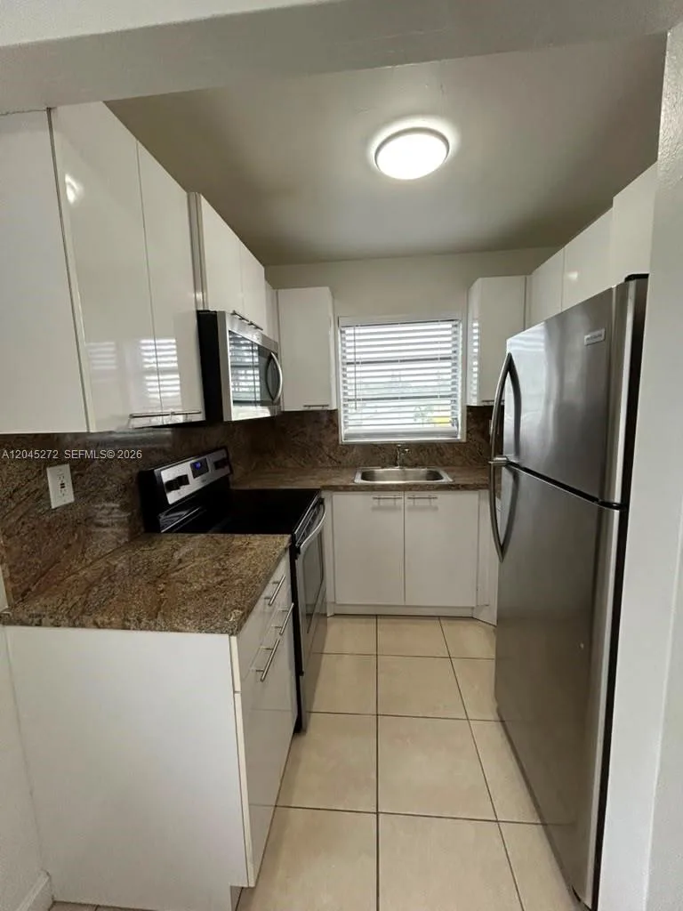 2435 Van Buren St # APT 1B, Hollywood, FL 33020 photo 5