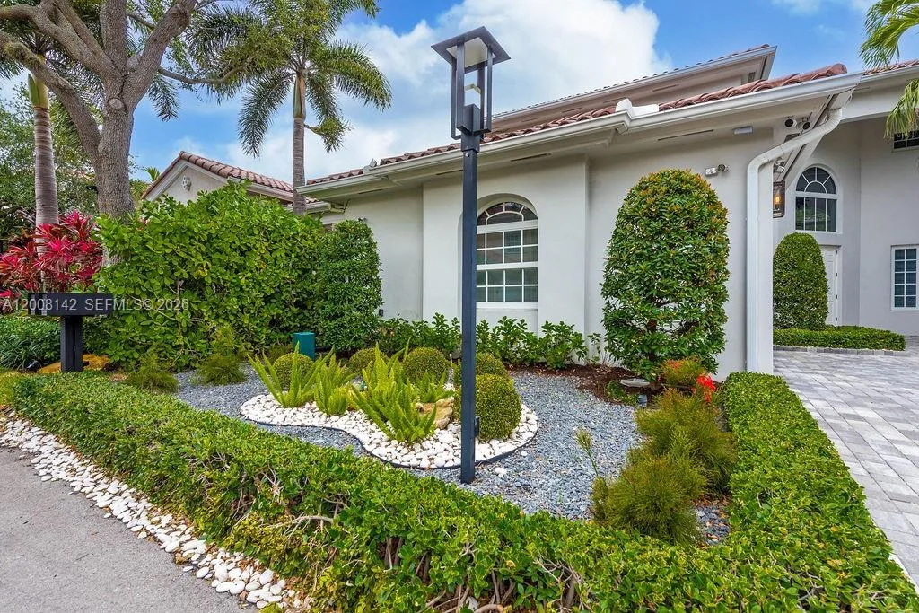 3949 194th Ln, Sunny Isles Beach, FL 33160 photo 2