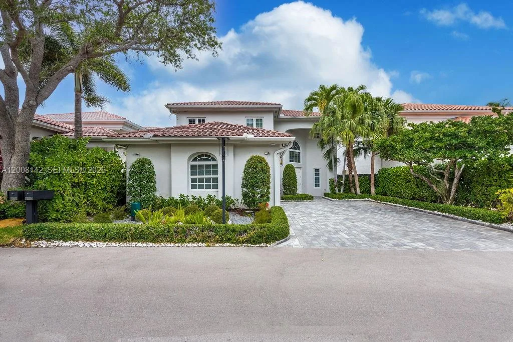 3949 194th Ln, Sunny Isles Beach, FL 33160 photo 3