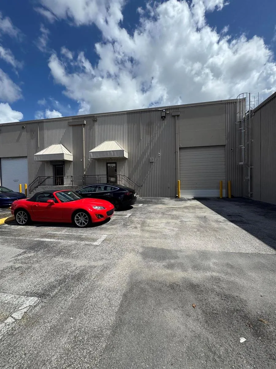 2710 NW 72nd Avenue, Miami, FL 33122