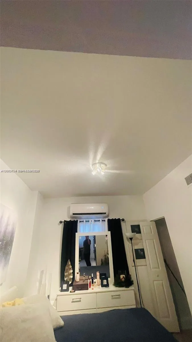 876 SW 2nd St, Miami, FL 33130 photo 6