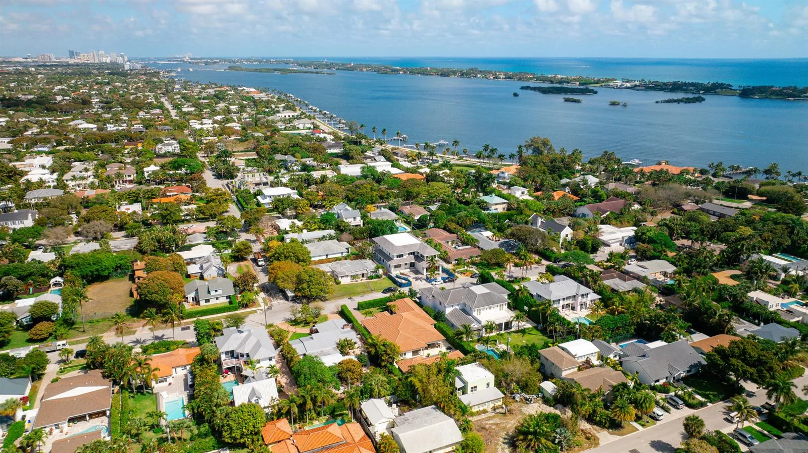 145 Alhambra Place, West Palm Beach, FL 33405 photo 7