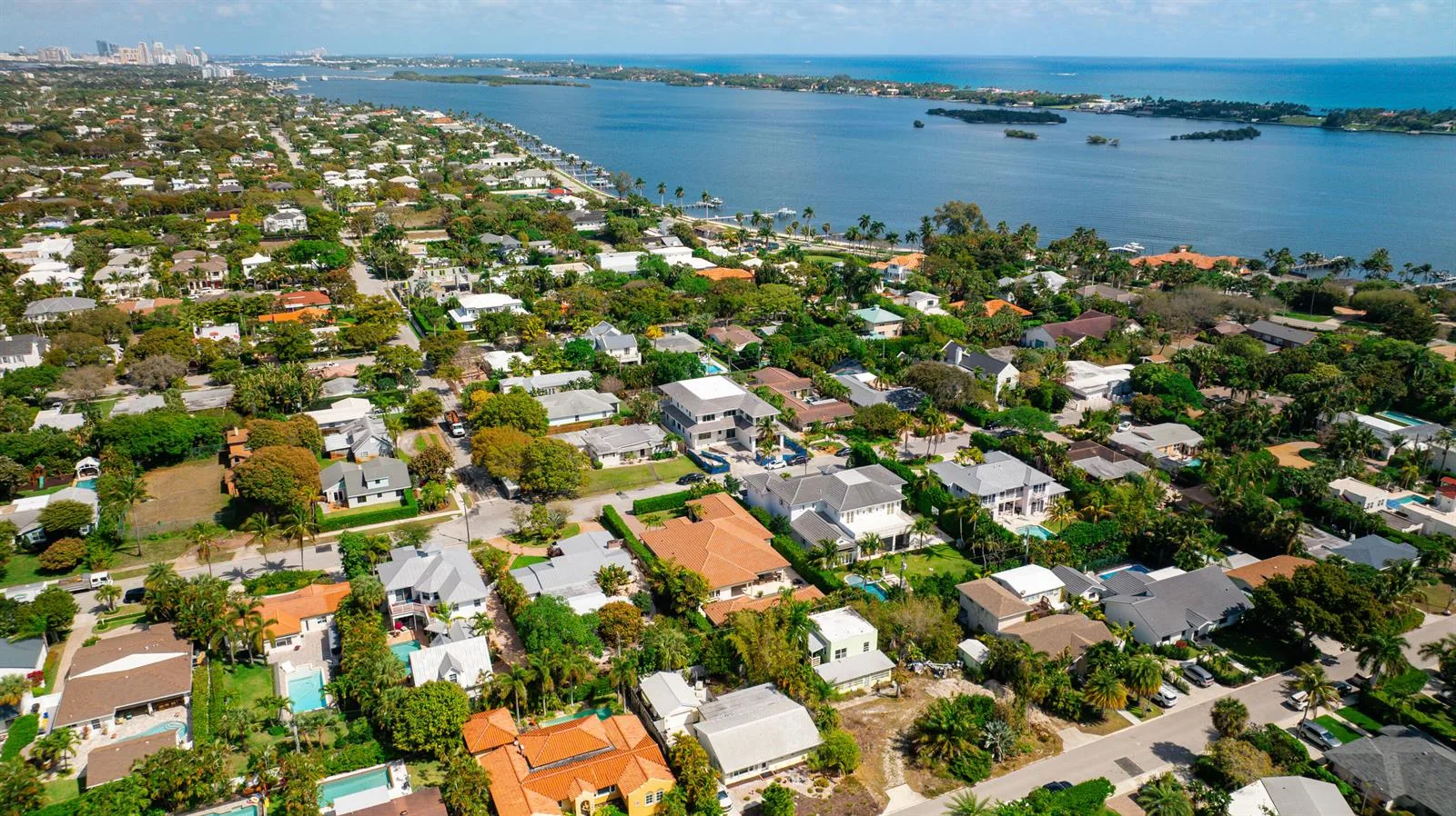 145 Alhambra Place, West Palm Beach, FL 33405 photo 8